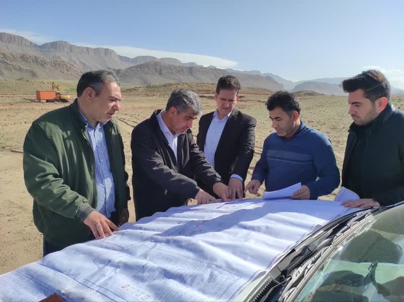 بازدید فرماندار گیلانغرب از محل اجرای پروژه ۴۸ هکتاری نهضت ملی مسکن